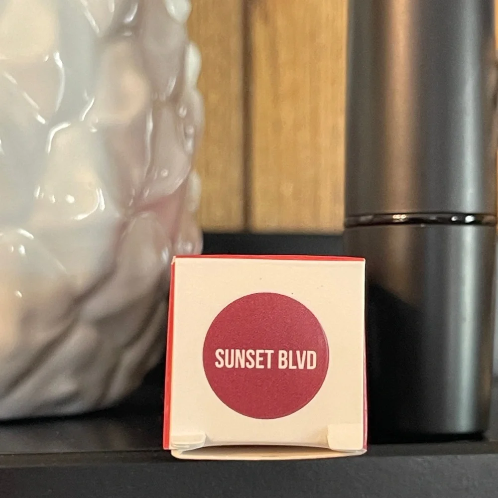 FOLLY FIRE Matte Lipstick In Sunset Blvd(Peachy Pink Nude)